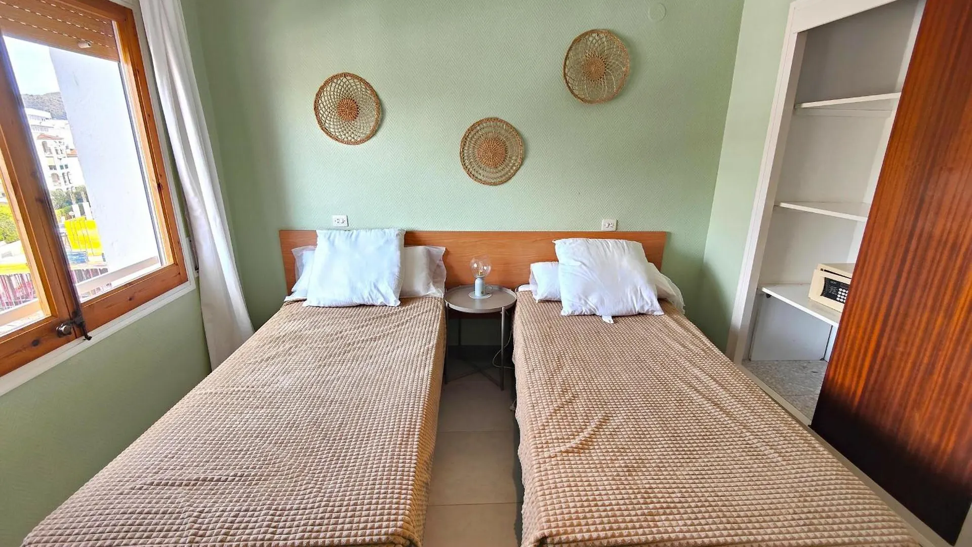 公寓 Apartamento En Roses, 2ª Linea De Playa, Con Terraza, Wifi Y Parking Comunitario - Es-258-31 西班牙
