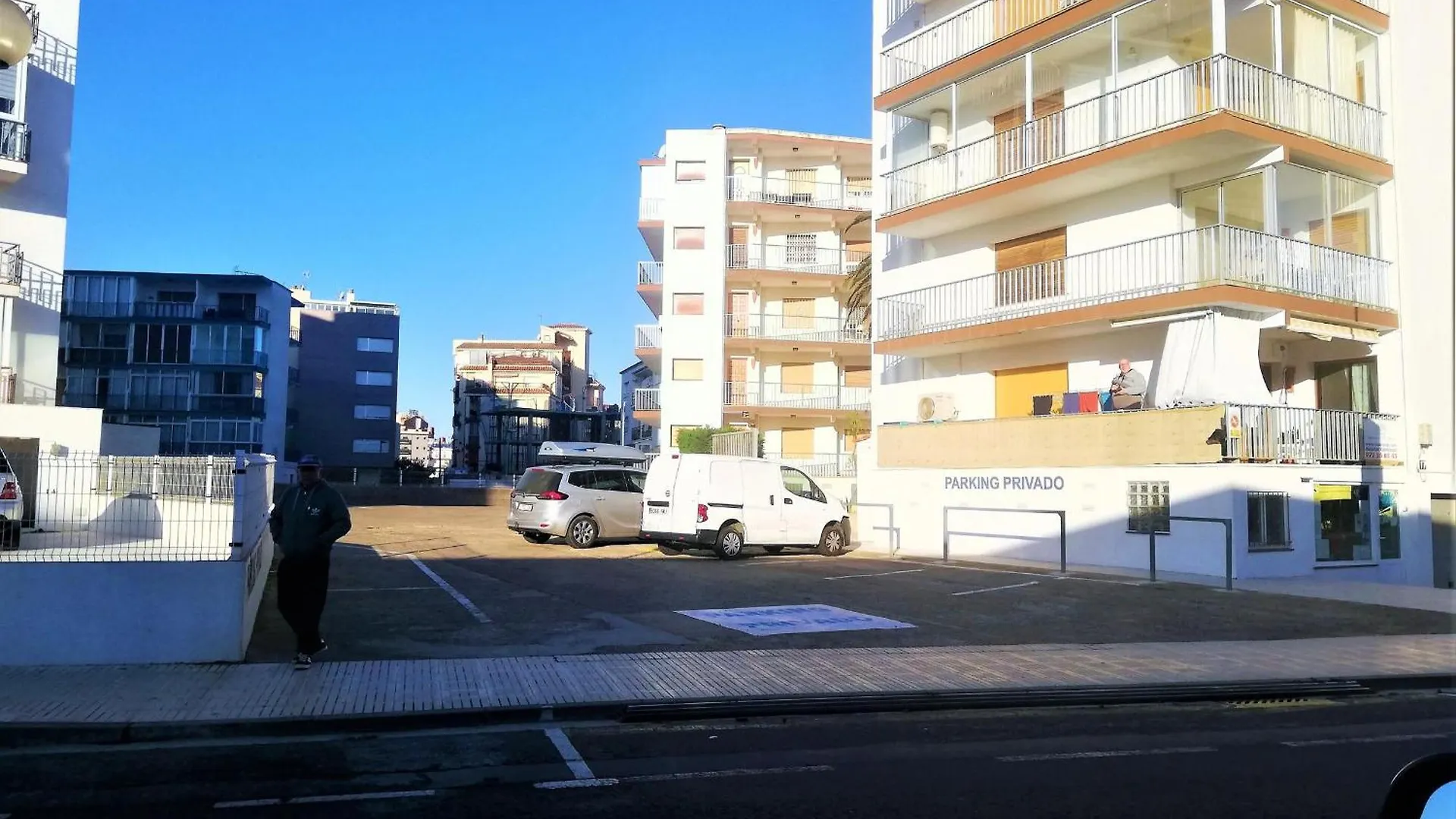 Apartamento En Roses, 2ª Linea De Playa, Con Terraza, Wifi Y Parking Comunitario - Es-258-31 0*, רוזס