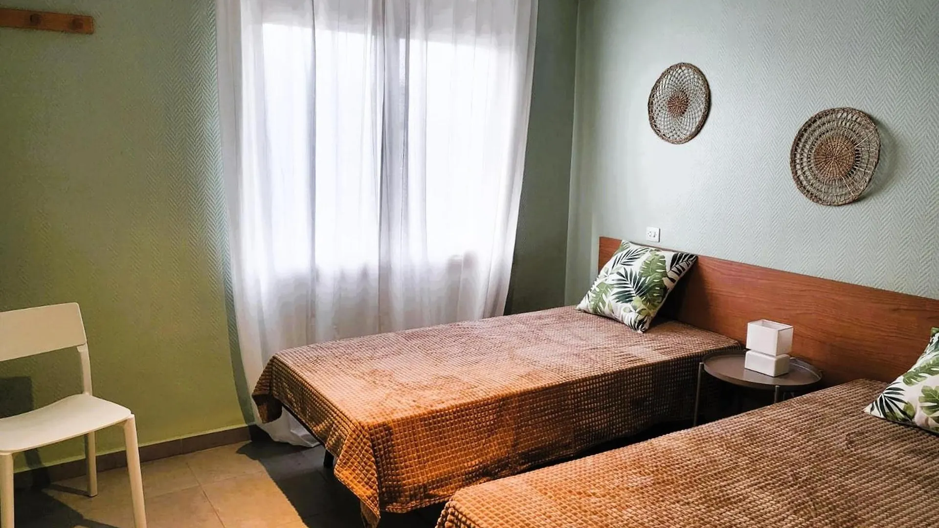 Apartamento En Roses, 2ª Linea De Playa, Con Terraza, Wifi Y Parking Comunitario - Es-258-31 דירה